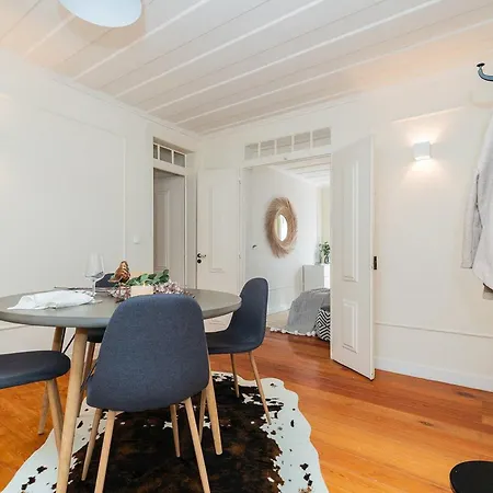 Stylish 2bd In Chiado Lisboa