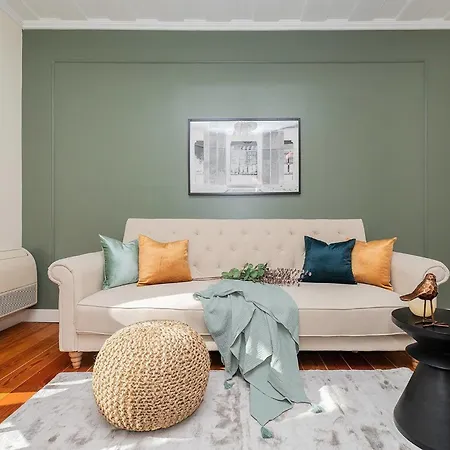 Stylish 2bd In Chiado Lisboa