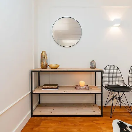 Daire Stylish 2bd In Chiado Lisboa