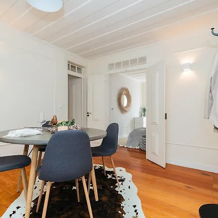 Stylish 2bd In Chiado Lisboa