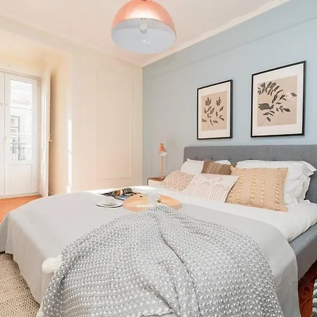 Апартаменты Stylish 2bd In Chiado