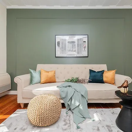 Stylish 2bd In Chiado