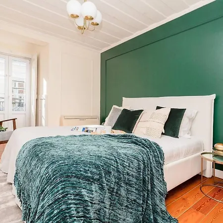 Stylish 2bd In Chiado